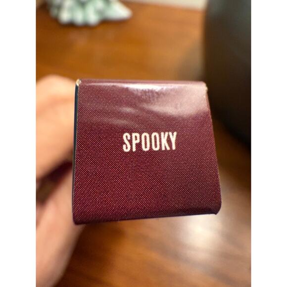 Il Makiage Waterproof Lip Liner Long-Lasting Creamy Lip Pencil Spooky Purple NEW - Picture 3 of 6